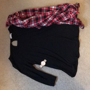 black middle arm tee